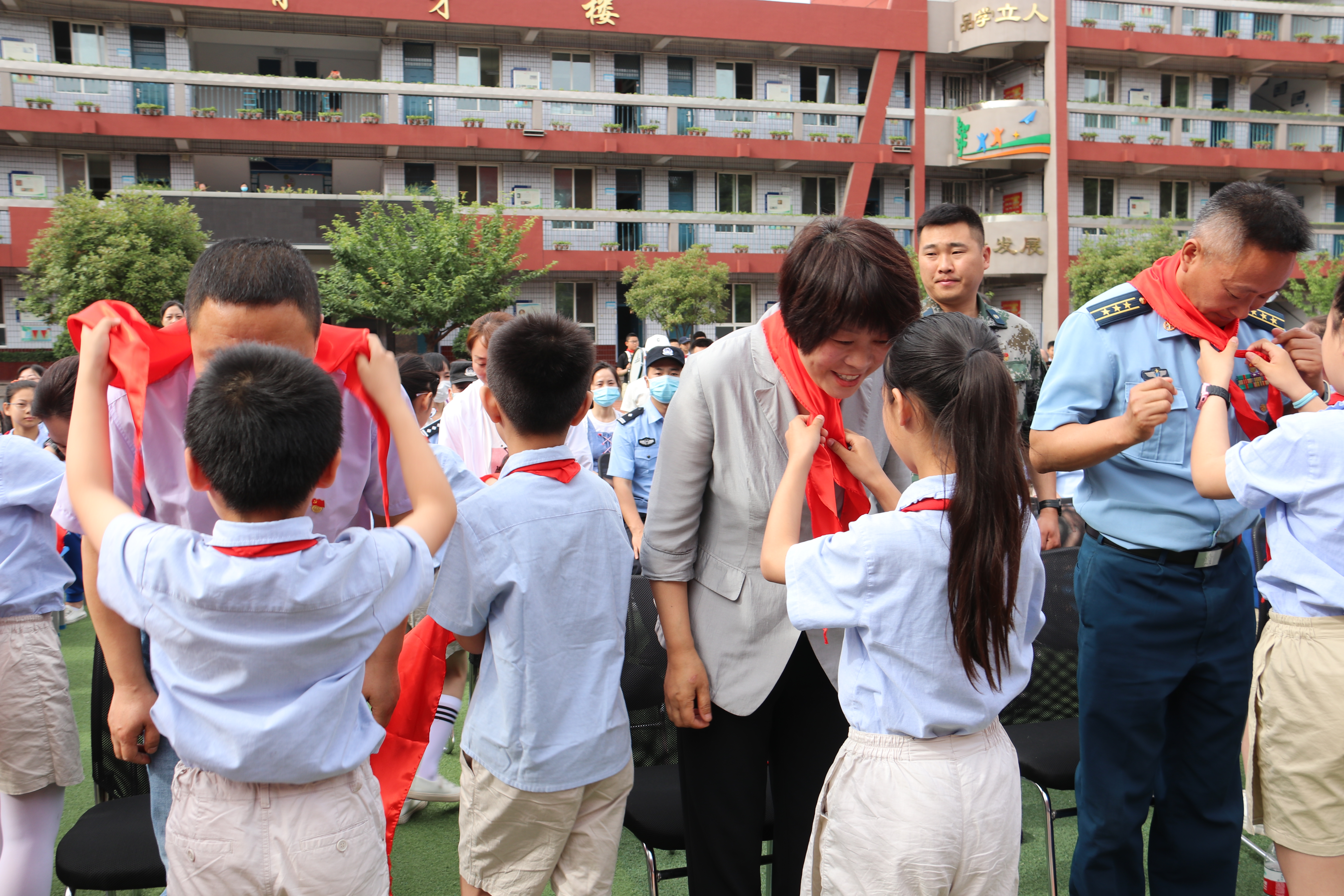 六一儿童节小学表演节目童心向党,我把歌声献给党舞台剧