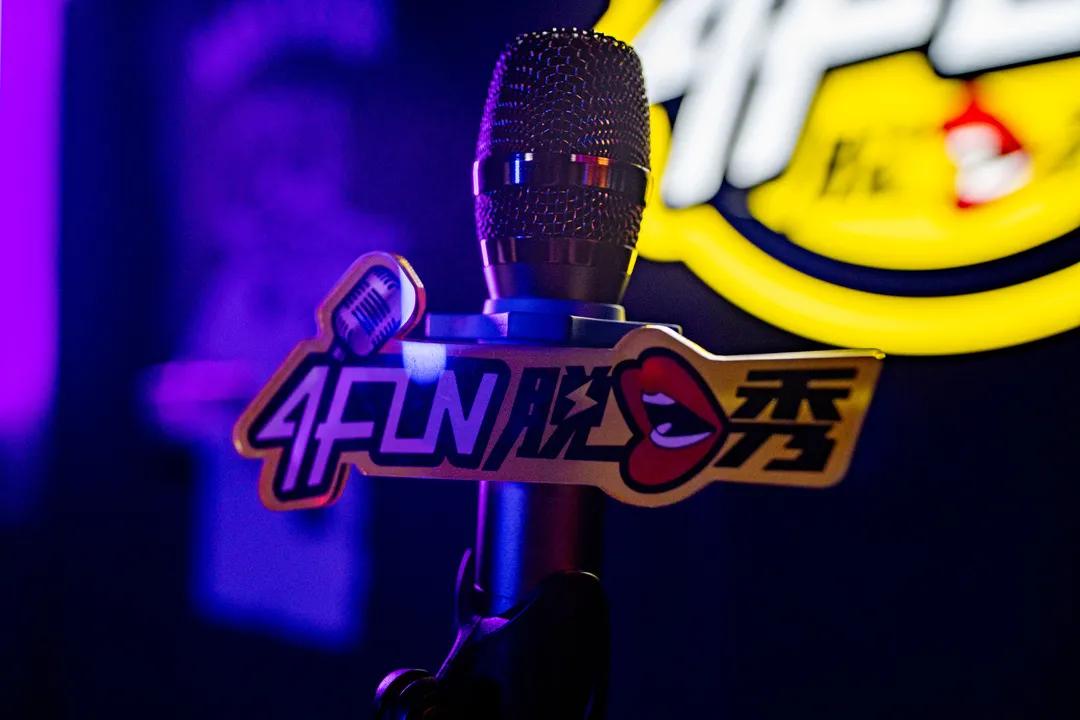 麦克风后面的人：太痛苦的时候，我们不写脱口秀