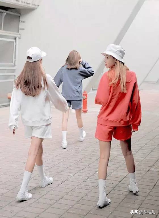 李宇春牛仔靴穿搭皮衣,李宇春私服长筒靴