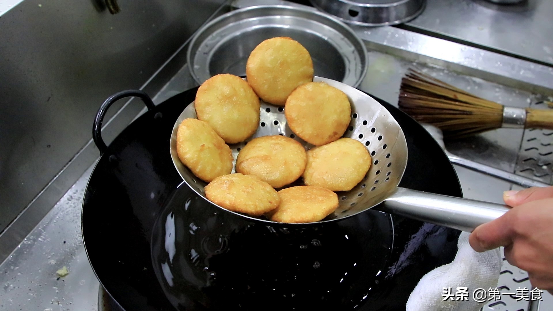 买不到麦芽糖核桃黑芝麻糕,酥脆油炸糖糕