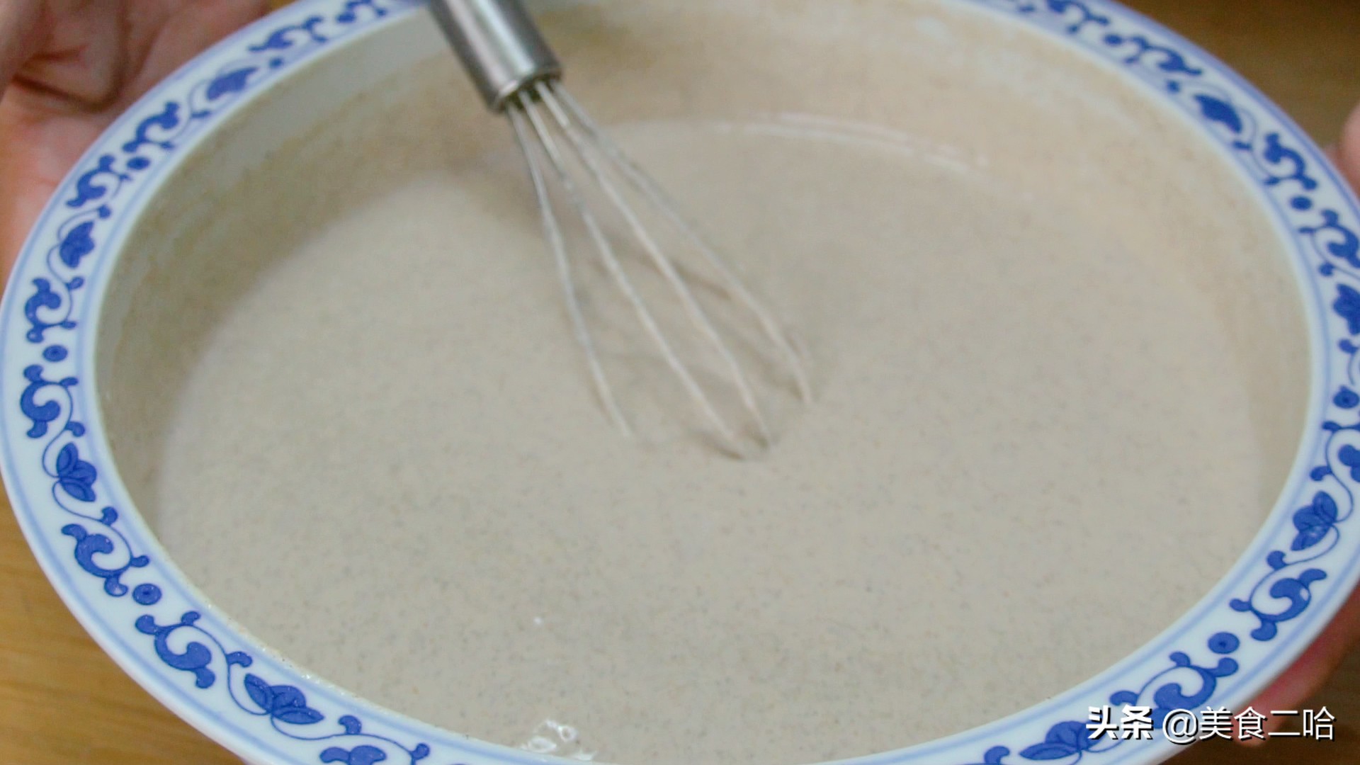 煎饼果子面糊家常做法最佳配方,煎饼果子怎么配面糊做出来软
