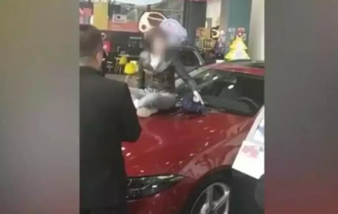 奔驰取消金融服务费,奔驰定性金融服务费