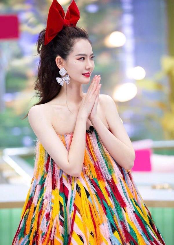 戚薇力荐的眼霜，用后黑眼圈细纹都没了，李佳琦：确实不错