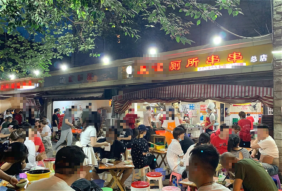 成都很火的串串网红店,成都生意火爆的串串