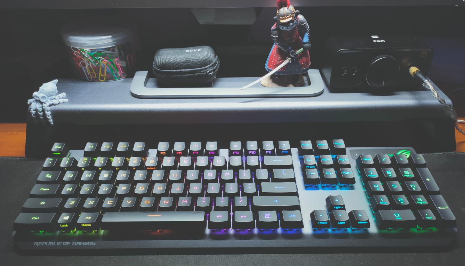 更强寿命和RGB灯光，败家之眼ROG游侠RX光轴键盘