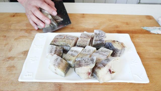 如何做鳕鱼炖豆腐好吃,教你鳕鱼炖豆腐家常做法