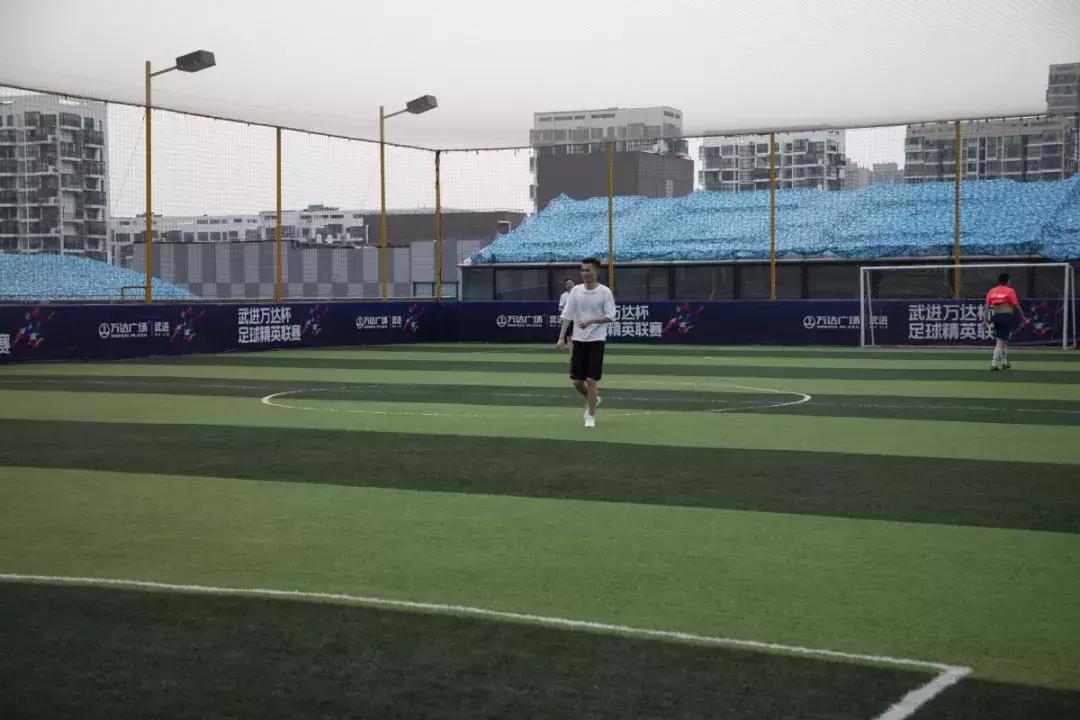 记7月12日峰度控股集团与车和家“足球联谊赛”*党**建共建活动