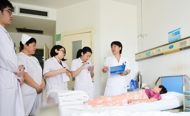 开胸术后心里难受是怎么回事,开胸手术后疼痛怎么解决