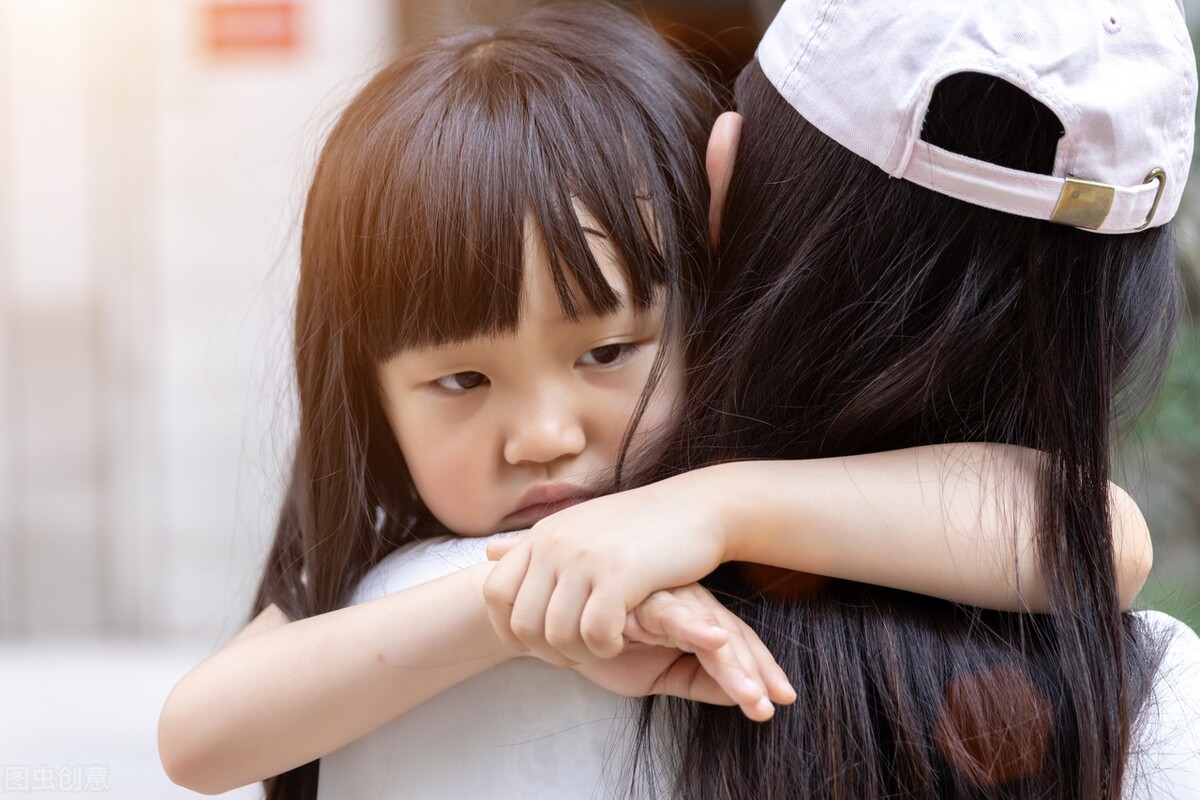 3个小动作帮你解决孩子胆小,别把孩子吓一跳