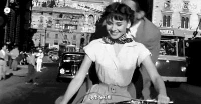 很多女人都不懂，男人这样做就表示不爱你了