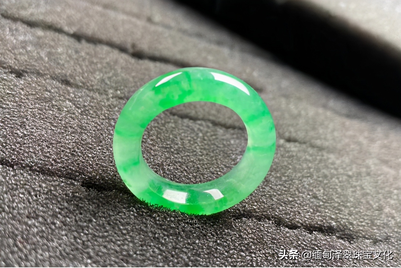 翡翠颜色的细节分类详解,翡翠帝王绿玉髓图片大全