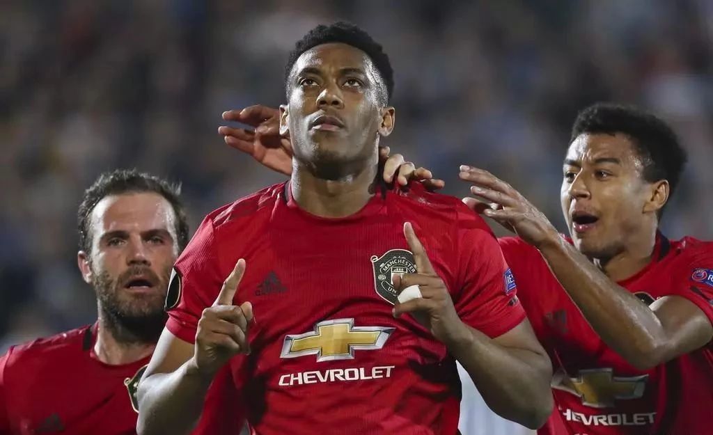 曼联爆冷输球致命弱点暴露无疑,红魔曼联年轻风暴