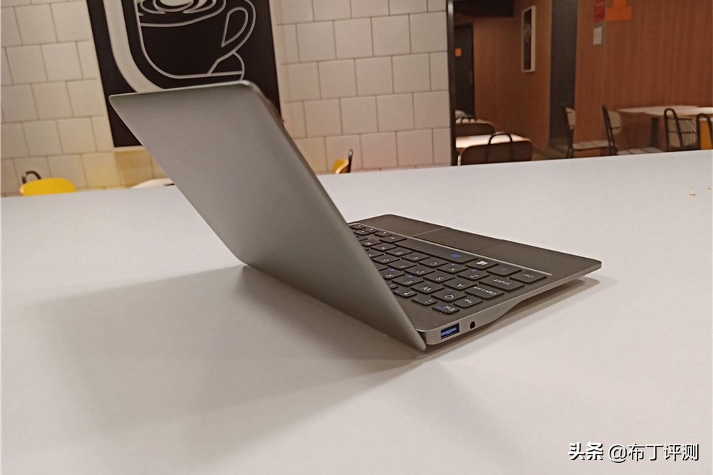 媲美苹果macbookm2的笔记本电脑,媲美mac显示效果的笔记本