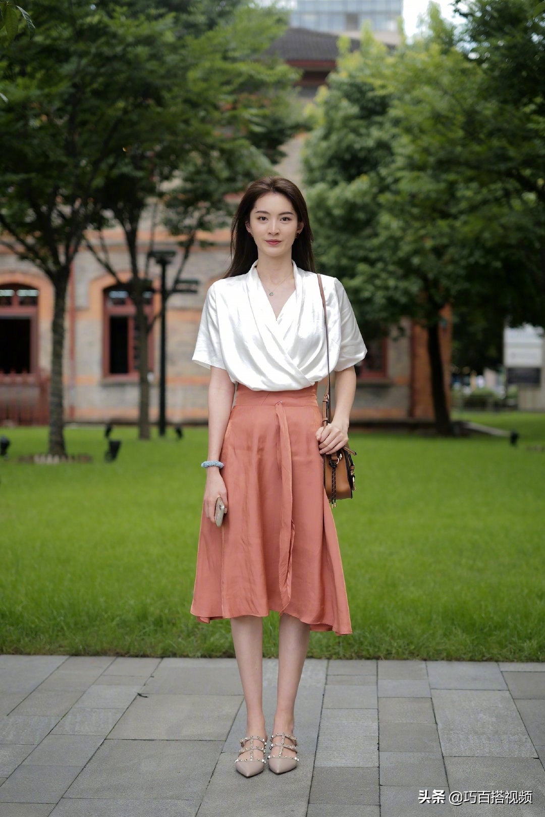 别再自怨自艾了！衣服穿不出彩只因没注意这个细节，快来长长见识