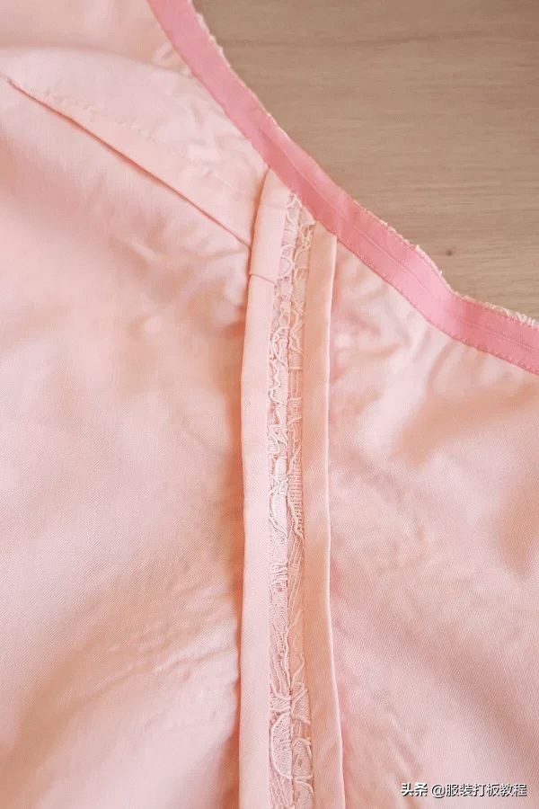 蕾丝连衣裙制作工艺,挂里子蕾丝连衣裙的缝制