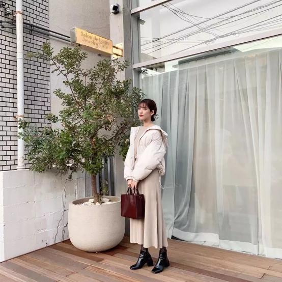 外套裙子早春最潮穿搭,韩国冬穿搭街拍裙子