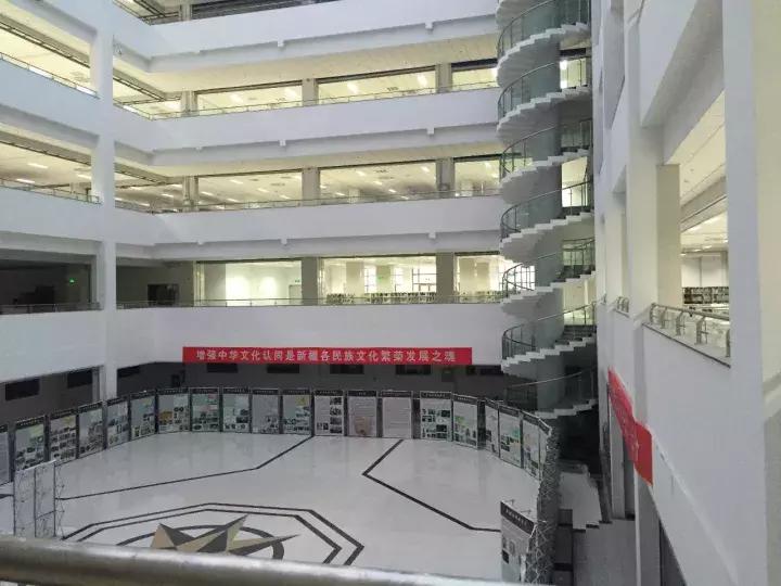 塔里木大学新疆的沙漠学府,塔里木大学周围的沙漠