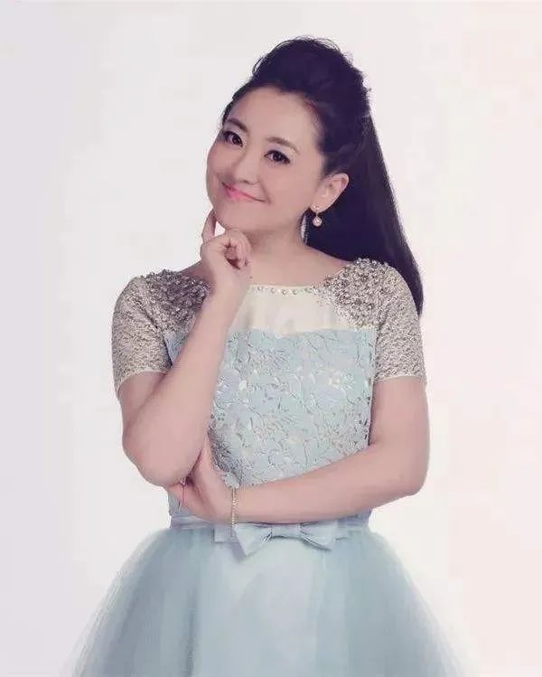 月亮姐姐王昊是讲哪个故事成名的,月亮姐姐王昊和方琼对比照片