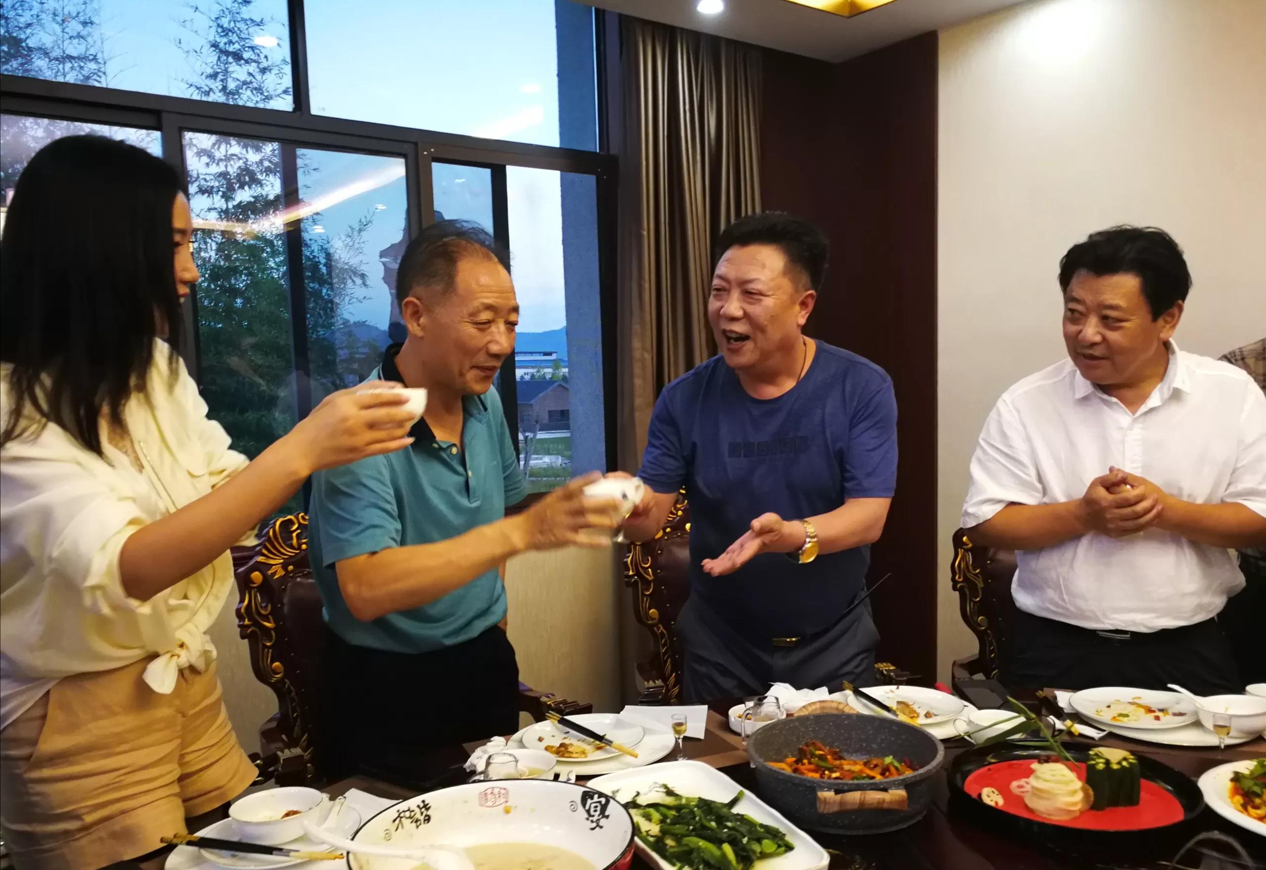 神龙药业邀请汉中各界人士“共庆七夕，畅话神农”