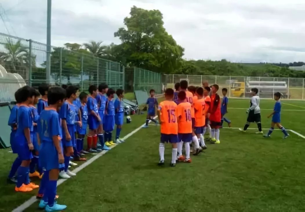 为什么日本校园足球水平那么高,中国的校园足球对比日本校园足球