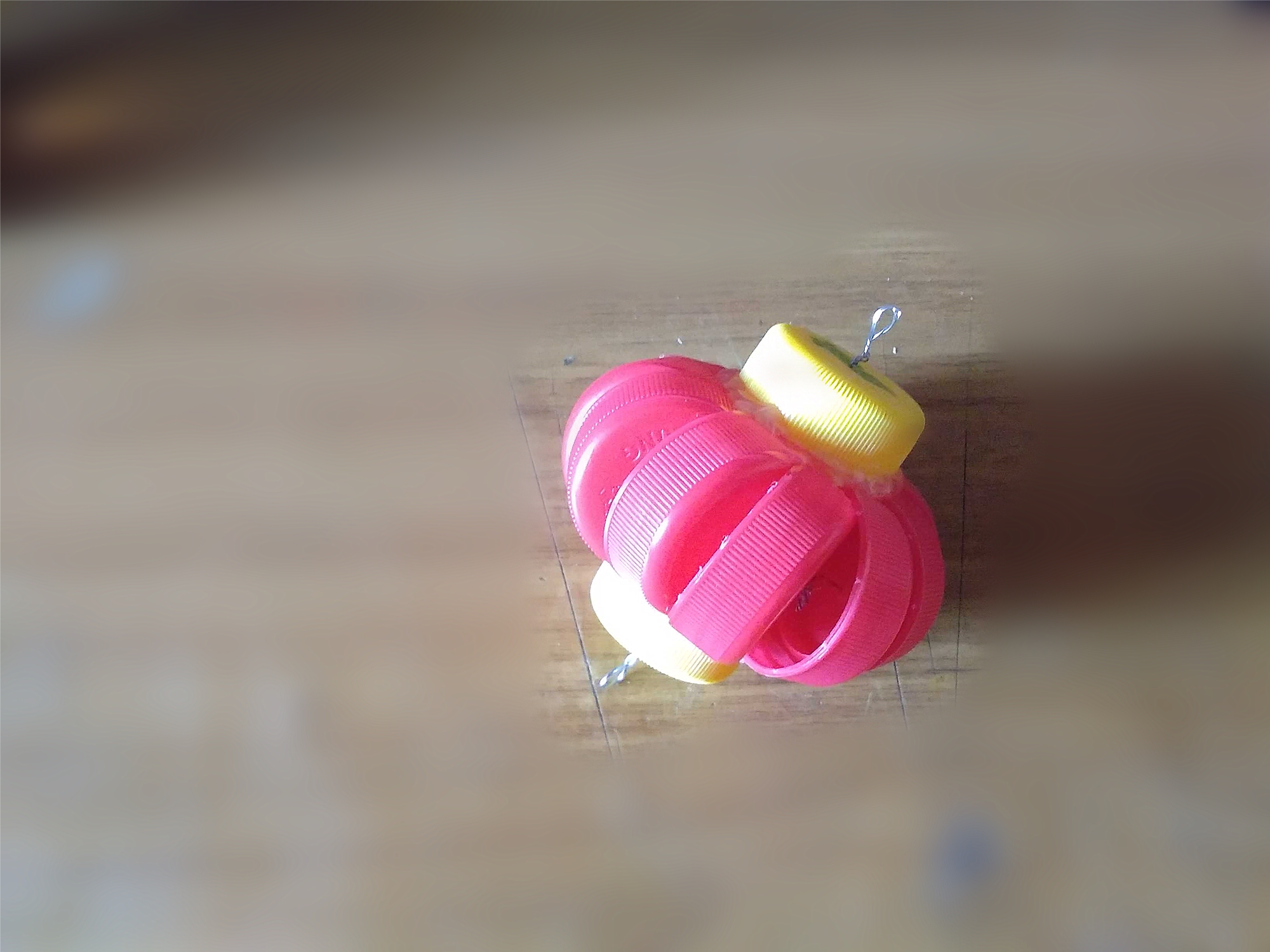 矿泉水瓶瓶盖做灯笼手工教程,手把手教你用瓶盖做灯笼教程