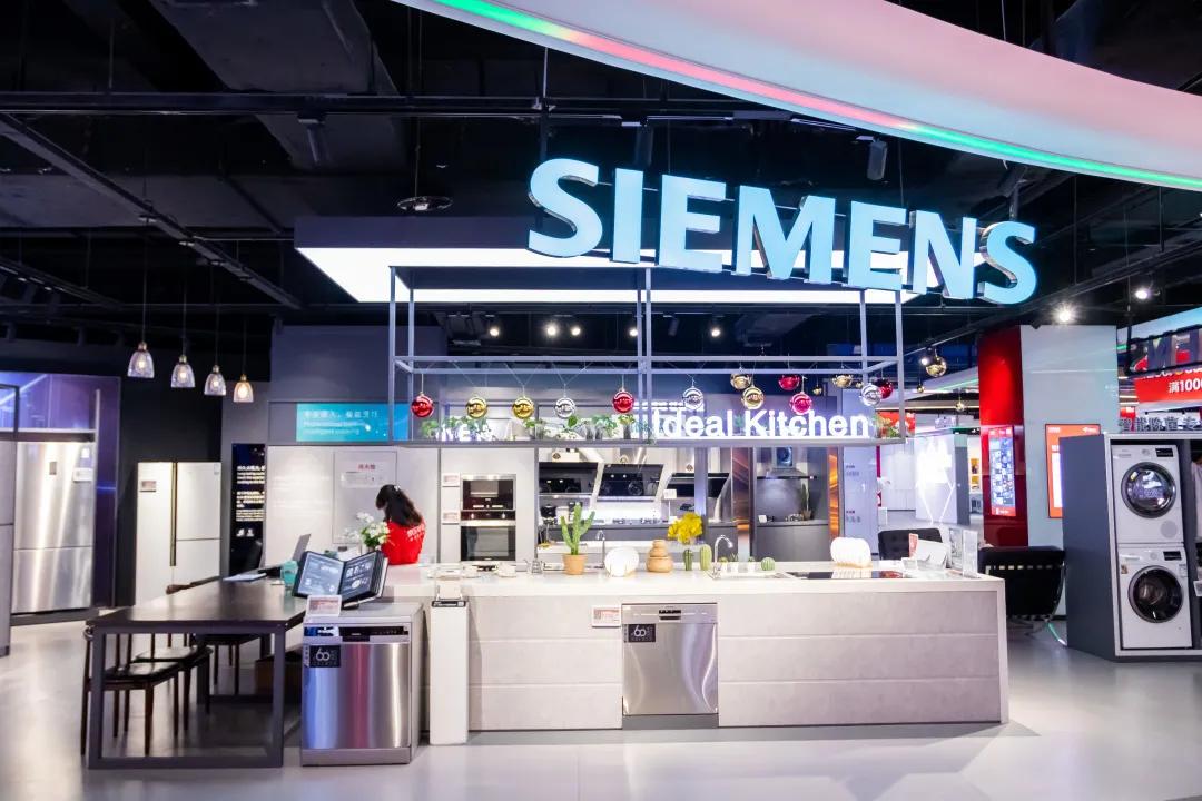 快来感受新潮澎湃，一起前往京东超体购痛快