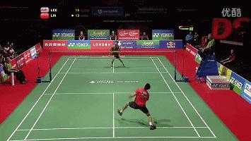 羽毛球反手高远球握拍和发力技巧,羽毛球高远球的打法和技巧