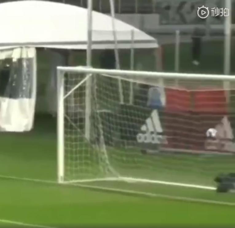 罗三岁训练场面,c罗三岁踢足球比赛