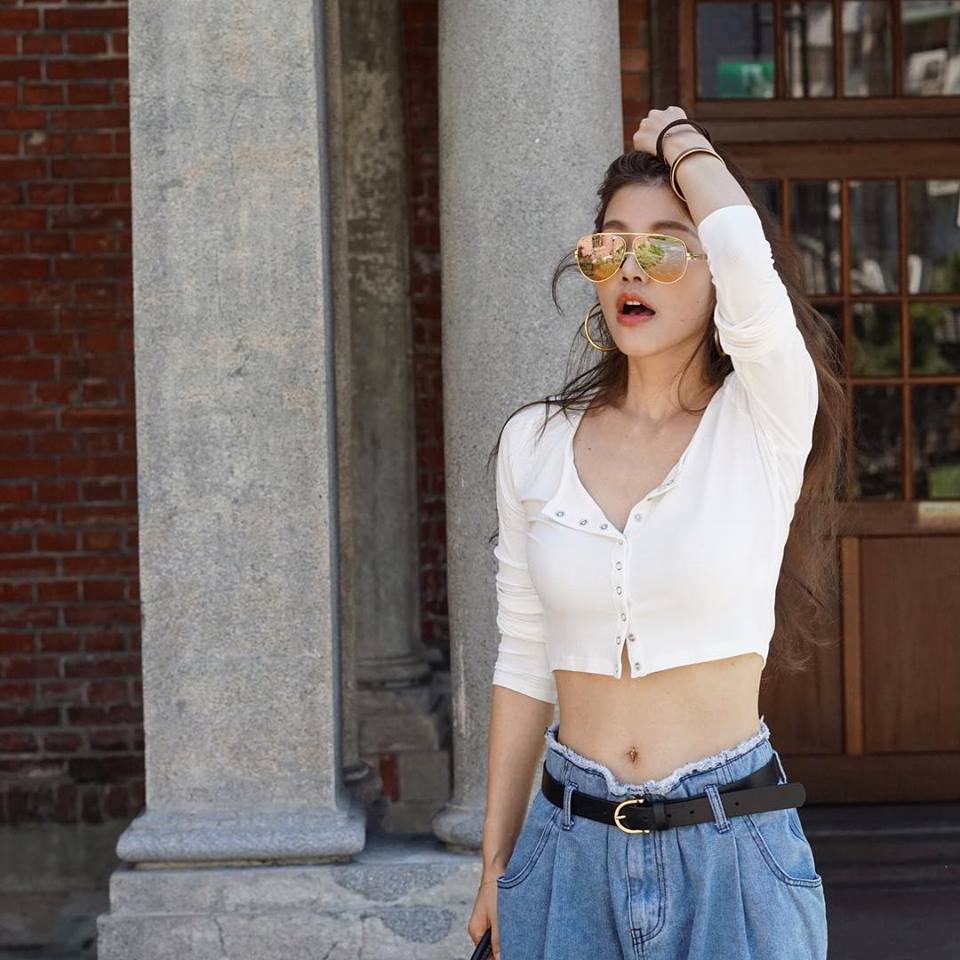 最自豪自己的完美腰线!许路儿不藏私分享有感瘦腰3招