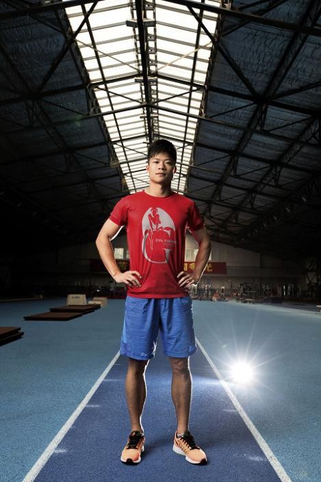 9.98秒，苏炳添打破亚洲百米赛纪录，创造黄种人的神话，一战封神