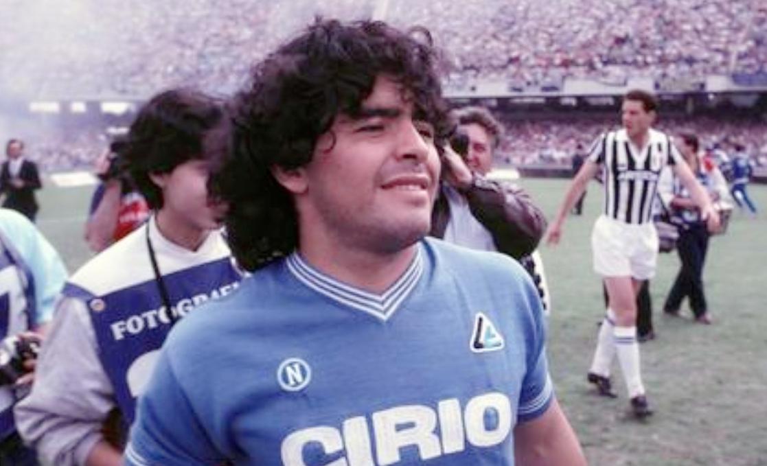 球王马拉多纳陨落,马拉多纳去世球场哀悼