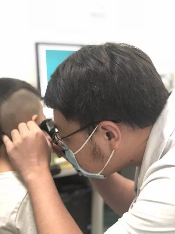 用棉签掏耳朵的危害动画,用棉签掏耳朵对身体有害吗