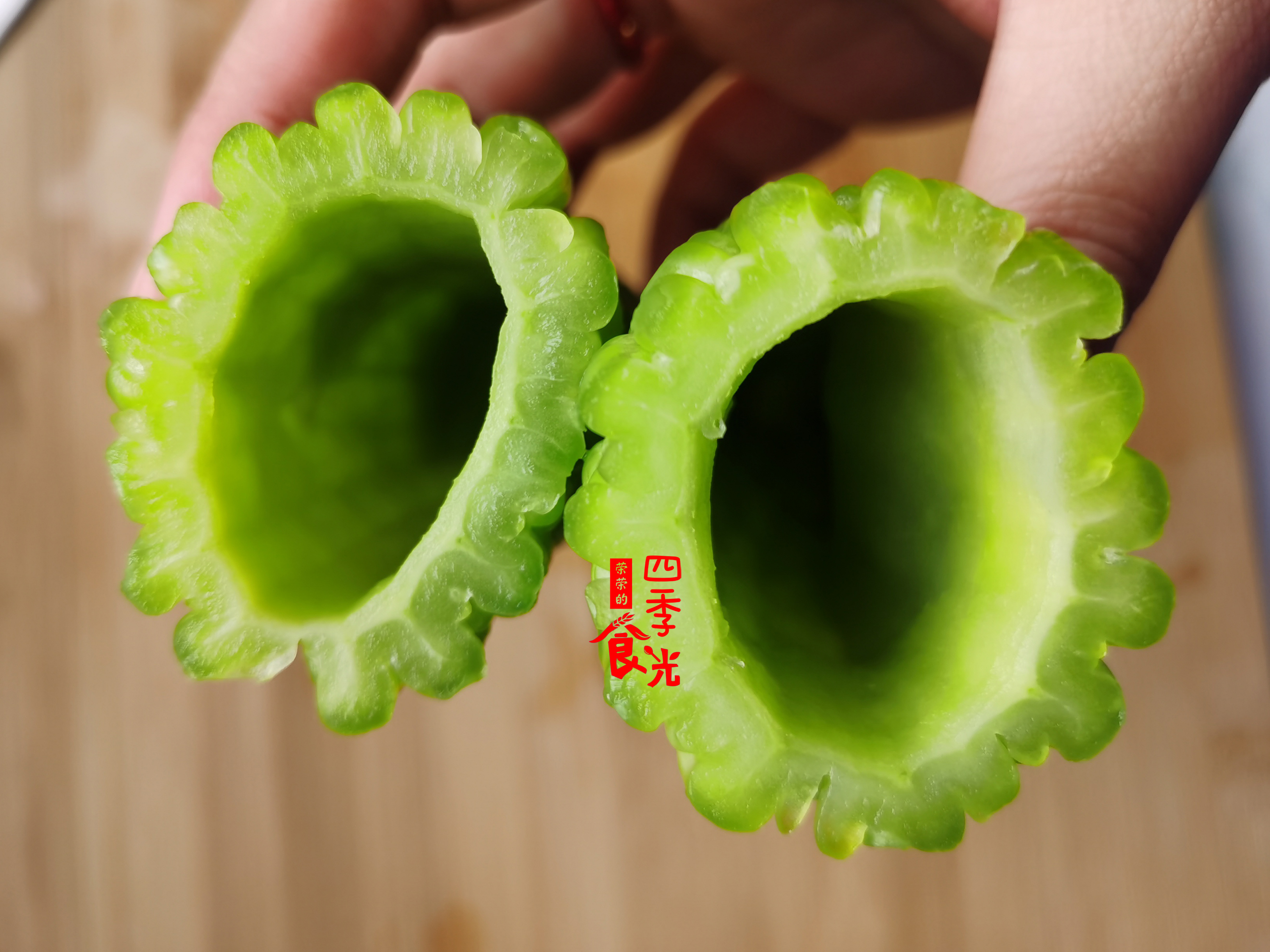 减肥期苦瓜怎么做好吃,苦瓜可以生吃配鸡蛋减脂