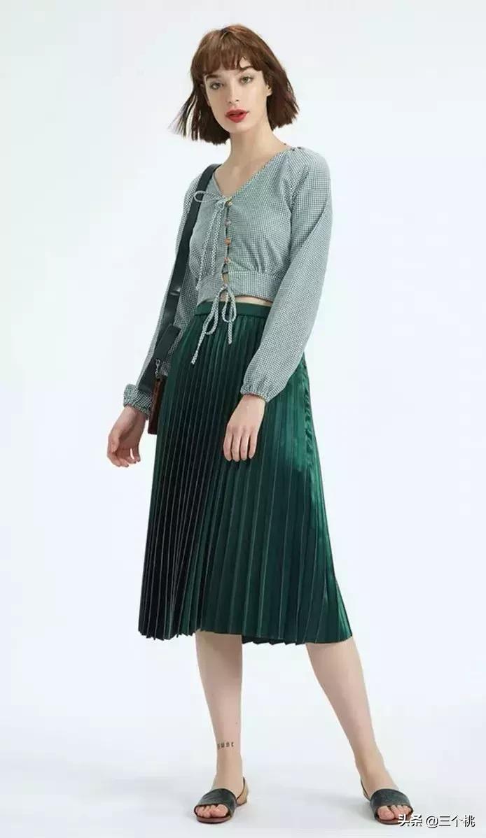 今年流行的裙子不穿高跟鞋,今年流行时髦的裙子冬天穿的
