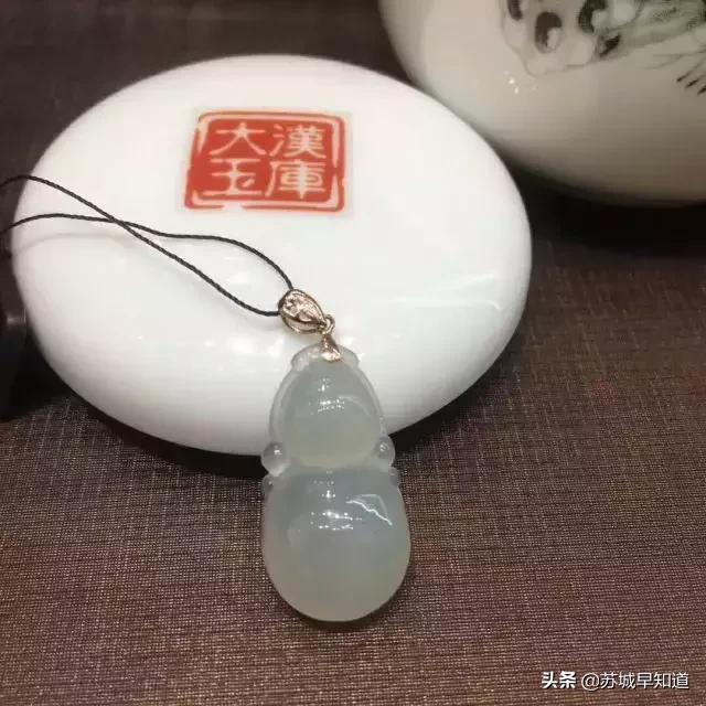 长期佩戴的玉石会不会变小,一直佩戴的翡翠什么样
