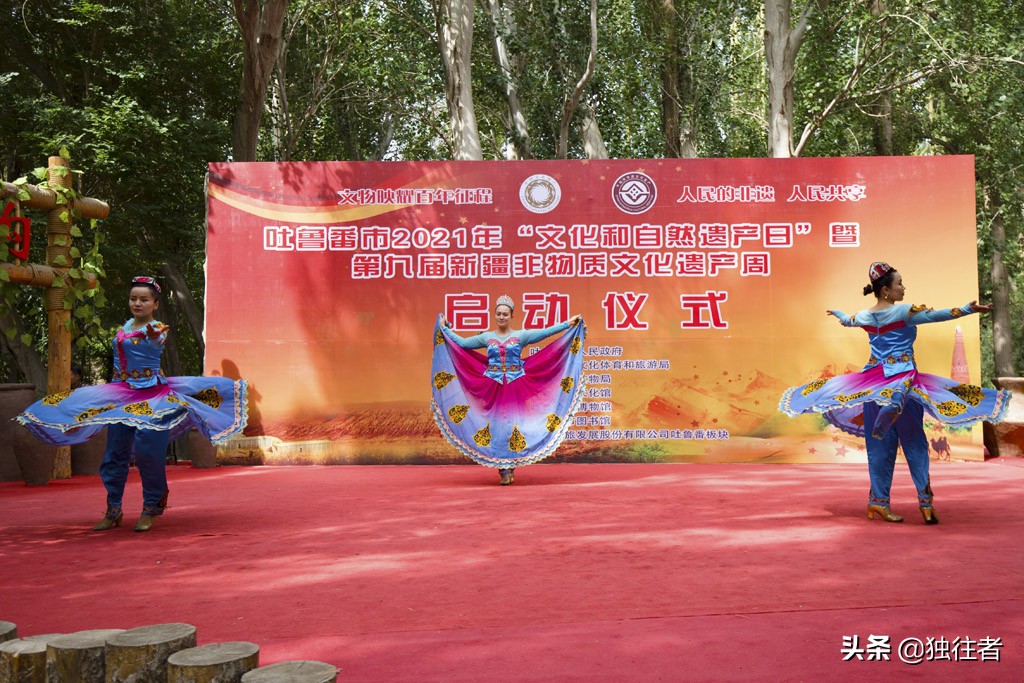 新疆吐鲁番葡萄沟葡萄视频,吐鲁番葡萄沟的葡萄