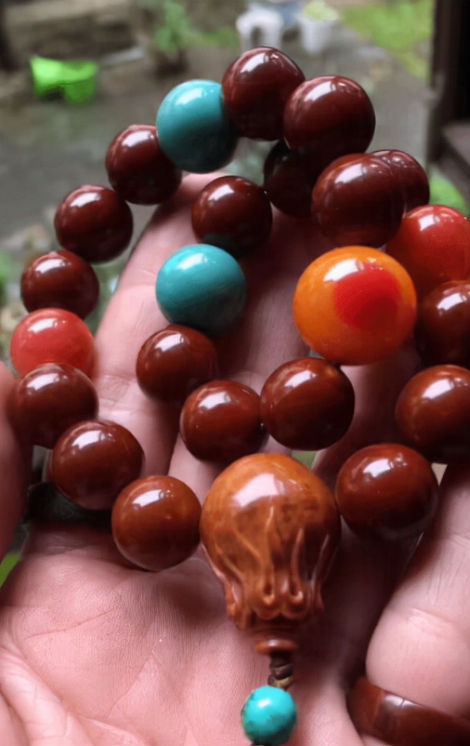 橄榄核手串和桃木手串哪个好,文玩橄榄核手串手持图片