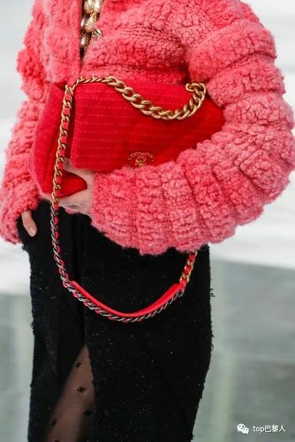 香奈儿的包为什么比lv贵,香奈儿包涨价