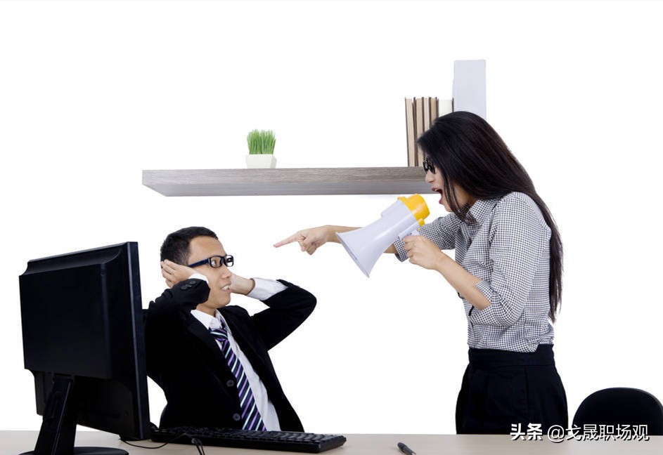 不讨领导喜欢你该怎么做,不受领导喜欢同事排挤你怎么办