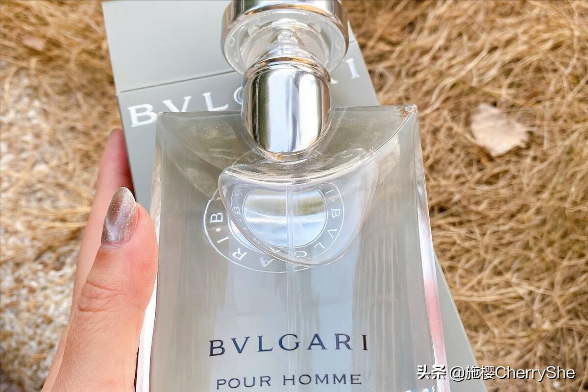 礼物大牌女士香水礼盒,情人节礼物口红香水