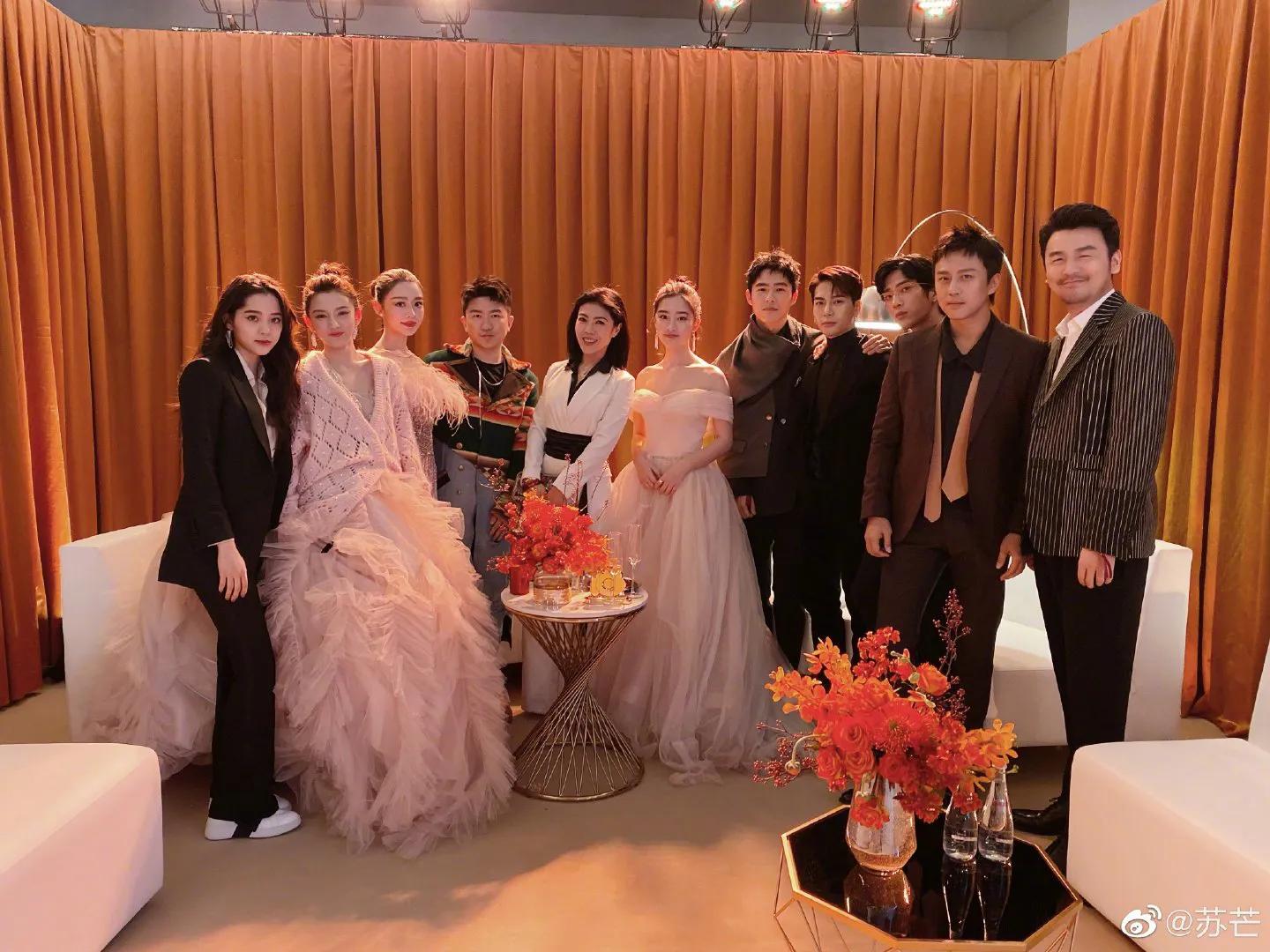 肖战刘亦菲热巴,微博之夜肖战刘亦菲领奖全过程