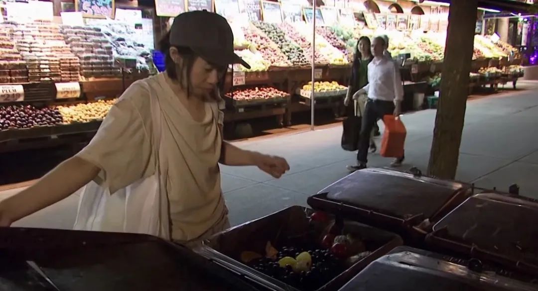 “那个抠门的女人,为了省19元钱,连最爱的电视剧都不看了