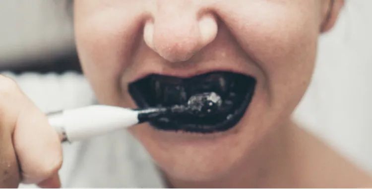 网红竹炭牙膏真的有用吗 (抖音竹炭洗白牙膏是真的吗)