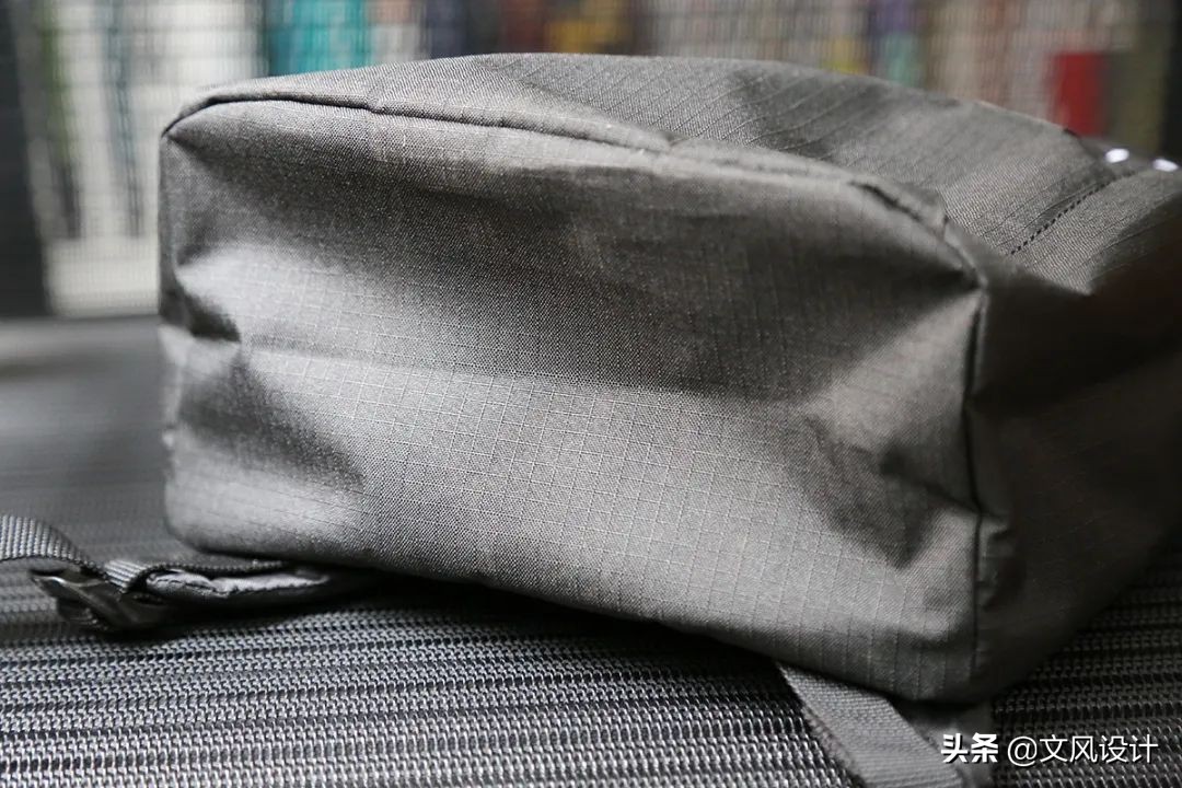 小米极简都市背包一代和二代,小米休闲小背包