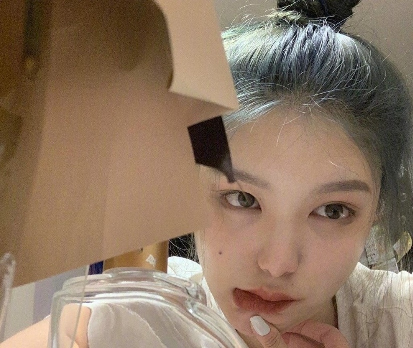 自己染发和理发店染发哪种损害小,在理发店染发和自己买染发剂