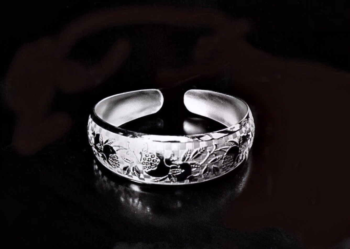 金首饰可标9999吗,黄金首饰标注s925