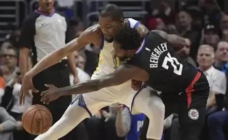 贝弗利加盟76人队薪资,贝弗利生涯数据对比