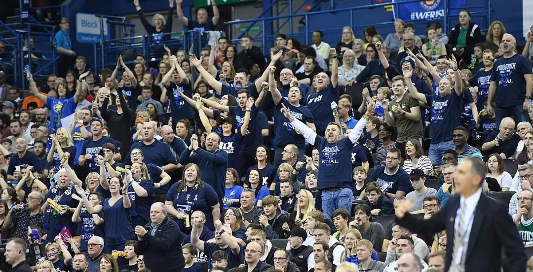 篮球为什么一直不如足球火爆,足球和篮球哪个能发展起来