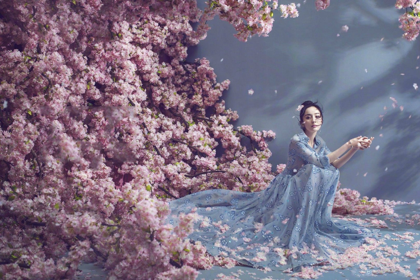 时尚芭莎杨幂图片超清,镜头中的杨幂造型时尚