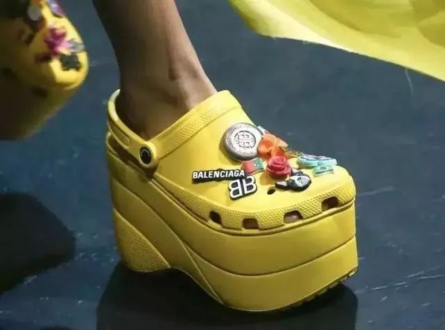 抢不到球鞋试试自己定制一双球鞋,owxnike联名新配色首曝